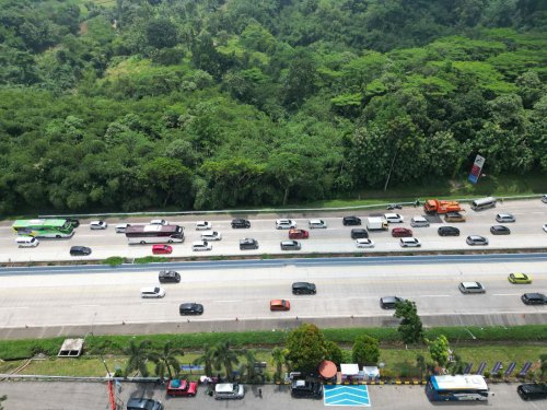 Lalin Mulai Padat, Contraflow KM 55–65 Tol Japek Arah Cikampek Resmi Dibuka