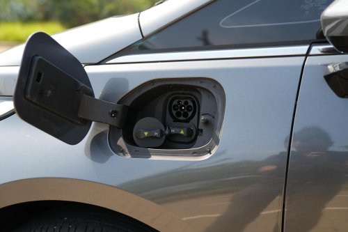 Tips Agar Baterai Mobil Listrik Tahan Lama, Lakukan Hal Simpel Ini