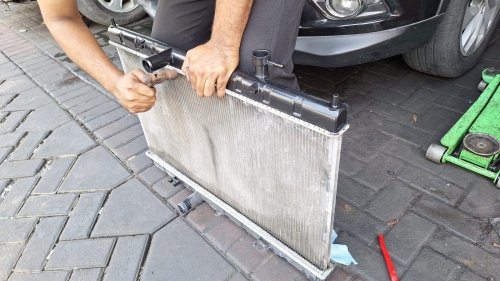 Jangan Sepelekan Radiator, Ini Penyebab Mesin Mobil Mudah Panas