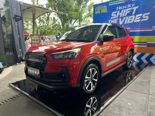 Alasan Daihatsu Rocky Facelift 2025 Tidak Dirilis Bareng Toyota Raize