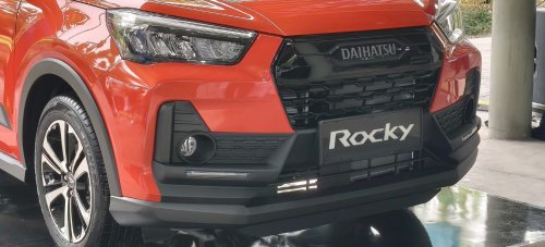 Sambil Ngabuburit, Begini Cara Bersihkan Gril Mobil Bekas Biar Makin Tampan