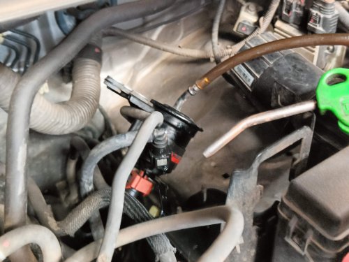 Filter Bensin Kotor Bikin Mobil Brebet, Bersihkan atau Ganti Baru?