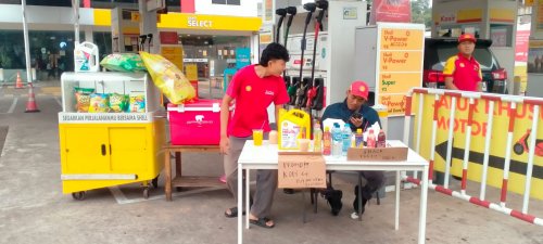 Bensin Kosong, Karyawan SPBU Shell Jualan Makanan dan Minuman