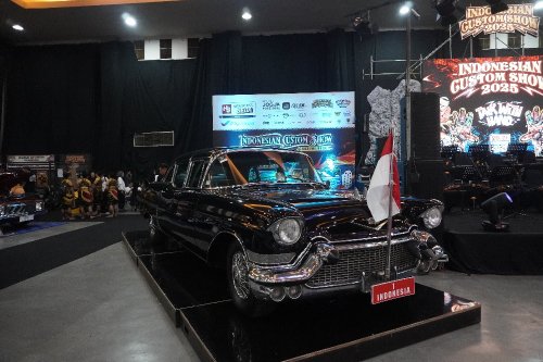 Panjang Hampir 6 Meter, Dua Mobil Dinas Era Presiden Soekarno Mejeng di ICS 2025