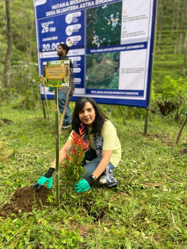 Reduksi Emisi Gas Buang, AstraPay Tanam Ribuan Pohon di Garut