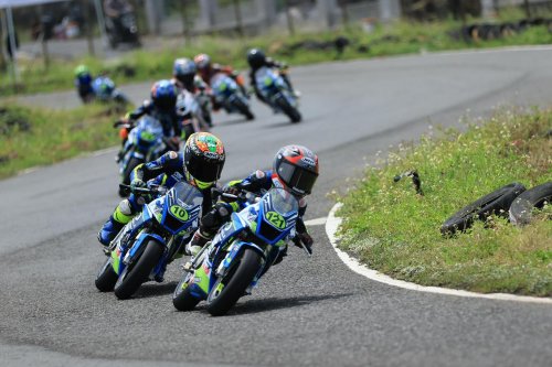 Mengintip Serunya FIM MiniGP Indonesia 2025, Pembalap Cilik Tirukan Elbow Down Ala Marquez