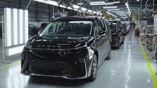 Maxus Serahkan Mifa 7 dan Mifa 9 Produksi Lokal Pertama, TKDN 40 Persen