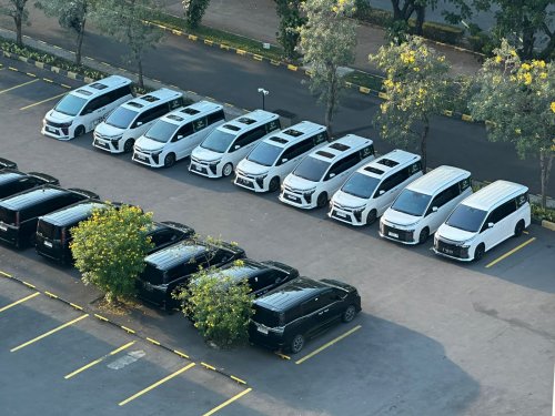 Belasan Toyota Voxy Konvoi ke Cirebon, Perayaan Sewindu Komunitas Voxy Club Indonesia