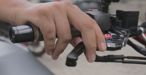 Hindari Menahan Gas Motor Matic Ketika Macet, Bikin Komponen Ini Cepat Aus