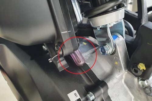 Alasan Kenapa Slang Bening di Boks Filter Udara Motor Matic Jangan Dicopot