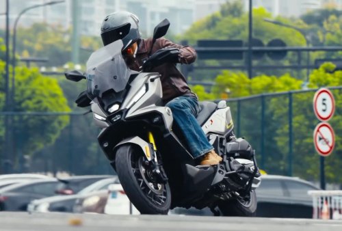 Cocok Buat Berpetualang, Voge Luncurkan Skutik Gede Bermesin Dua Silinder