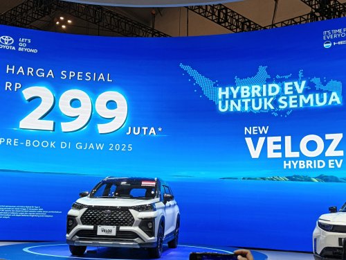 Berita Foto: Toyota Veloz Hybrid yang Hadir di GJAW 2025