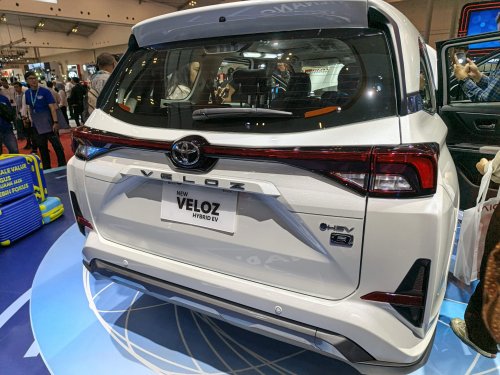 Berita Foto: Toyota Veloz Hybrid yang Hadir di GJAW 2025