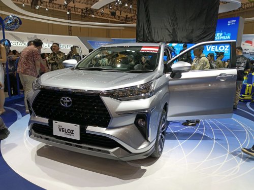 Berita Foto: Toyota Veloz Hybrid yang Hadir di GJAW 2025
