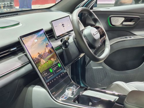 Perempuan Pasti Suka, Fitur Ini Bikin Parkir Lepas L8 Lebih Mudah