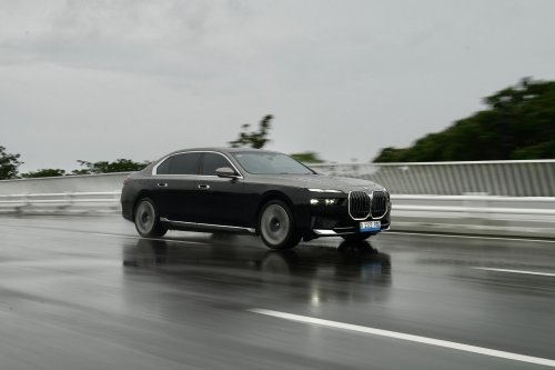 Sesama Sedan Flagship, Adu Kencang Hyundai IONIQ 6 Vs BMW i7