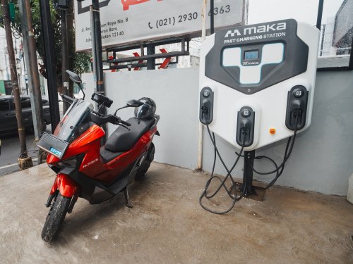 MAKA Motors Genjot Ekosistem Motor Listrik, 1 Tahun Hadirkan 33 Titik Fast Charging