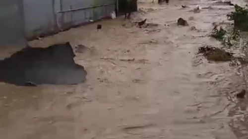 Lokasi Aspal Mengelupas saat Banjir di Cirebon Terungkap, Polisi Sebut Asli tapi Begini Fakta Sebenarnya