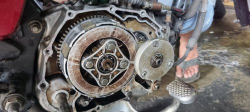 Tarikan Boyo dan Mesin Mudah Panas, Bisa Jadi Kampas Kopling Motor Sport Sudah Aus