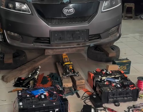 Bengkel Bekasi Bongkar Awal Restorasi Baterai Mobil Listrik BYD
