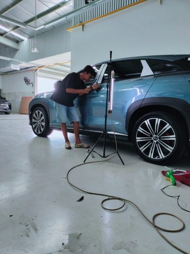 Bodi Mobil Listrik Penyok, Segini Biaya Perbaikan di Bengkel Spesialis