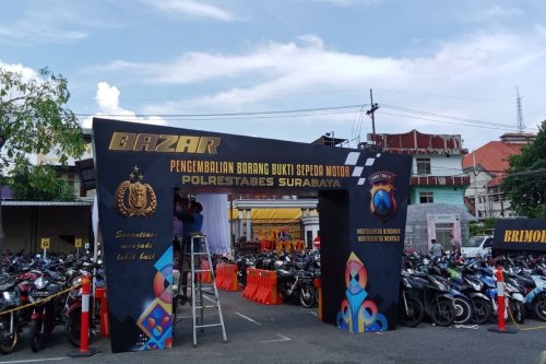 Kreatif, Ada Bazar Pengambilan 810 Unit Motor Curian di Polrestabes Surabaya