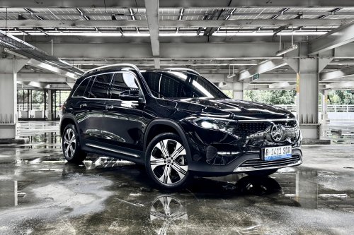 Begini Rasanya Duduk Di Jok Baris Ketiga Mobil Listrik Rp 1,6 Miliar