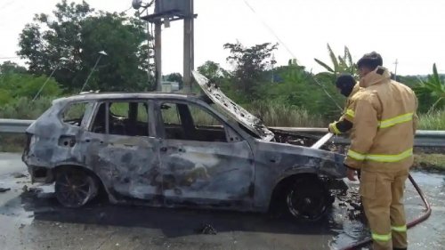 Mobil Mewah Tak Tersisa, BMW X3 Kandas di Gerbang Tol Belahanrejo