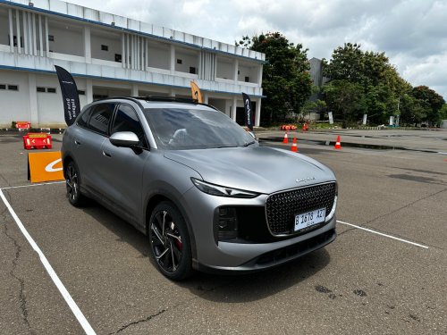 Mudah Banget, Begini Cara Pakai Fitur Parkir Otomatis Lepas L8