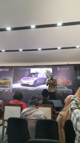BAIC Pastikan Hadirkan Mobil Listrik Arcfox T1 dan MPV di Indonesia