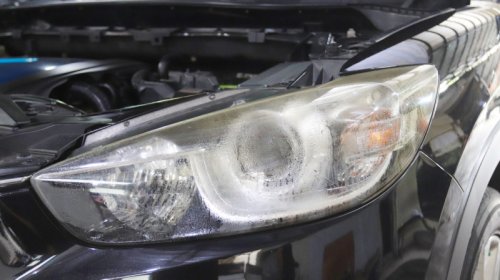 Lampu Mobil Berembun? Kenali Penyebab Sebelum Rusak dan Keluar Biaya Besar