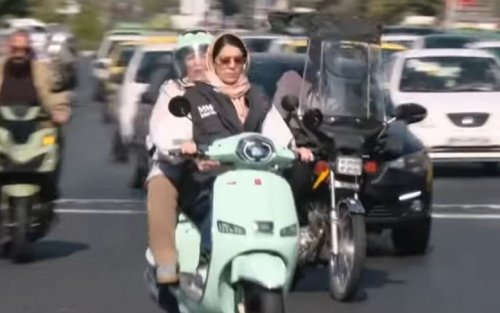 Cita-cita Wanita di Negara Iran Terwujud, Kini Resmi Boleh Bikin SIM dan Naik Motor