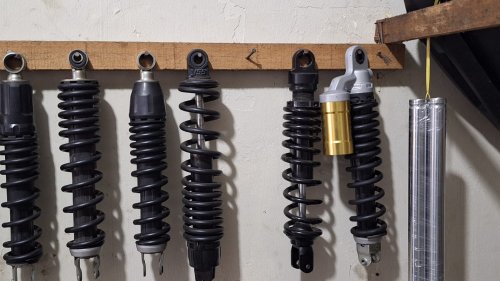 Harga Lebih Murah, Begini Efek Negatif Pasang Sokbreker Motor Palsu