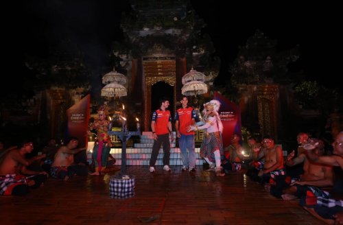 Healing di Bali, Joan Mir dan Luca Marini Takjub Lihat Tari Kecak dan Ogoh-ogoh Raksasa