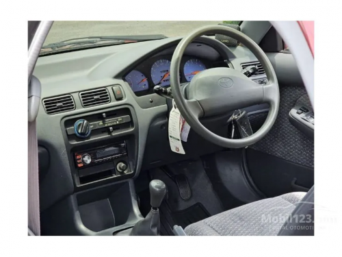 Cari Mobil Murah Tapi Bandel? Cek Pilihan Toyota Soluna Bekas Ini!