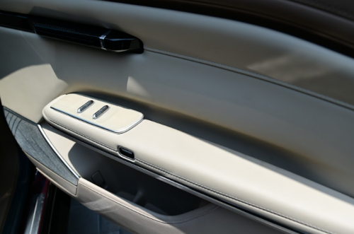 First Drive Hyptec HT: SUV Listrik Rp600 Jutaan dengan Kenyamanan Mobil Premium