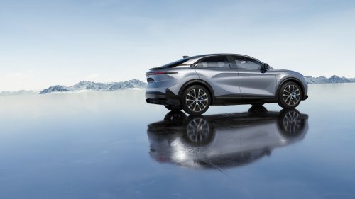 Alpine A390 debuts – tri-motor coupé-SUV with up to 470 hp; 89 kWh battery, up to 555 km range WLTP