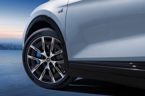 Alpine A390 debuts – tri-motor coupé-SUV with up to 470 hp; 89 kWh battery, up to 555 km range WLTP