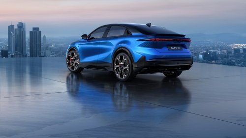 Alpine A390 debuts – tri-motor coupé-SUV with up to 470 hp; 89 kWh battery, up to 555 km range WLTP
