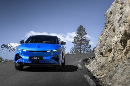 Alpine A390 debuts – tri-motor coupé-SUV with up to 470 hp; 89 kWh battery, up to 555 km range WLTP