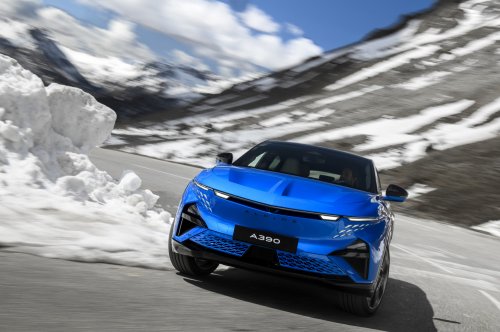Alpine A390 debuts – tri-motor coupé-SUV with up to 470 hp; 89 kWh battery, up to 555 km range WLTP