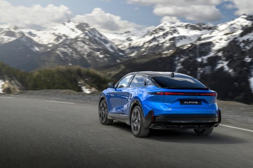 Alpine A390 debuts – tri-motor coupé-SUV with up to 470 hp; 89 kWh battery, up to 555 km range WLTP