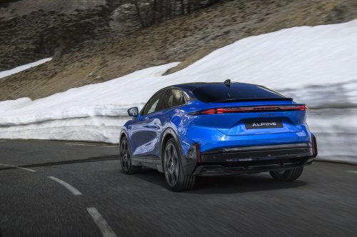 Alpine A390 debuts – tri-motor coupé-SUV with up to 470 hp; 89 kWh battery, up to 555 km range WLTP