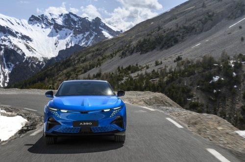 Alpine A390 debuts – tri-motor coupé-SUV with up to 470 hp; 89 kWh battery, up to 555 km range WLTP