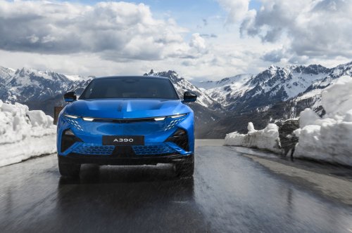 Alpine A390 debuts – tri-motor coupé-SUV with up to 470 hp; 89 kWh battery, up to 555 km range WLTP