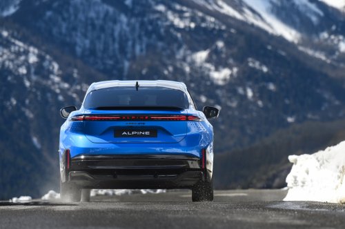 Alpine A390 debuts – tri-motor coupé-SUV with up to 470 hp; 89 kWh battery, up to 555 km range WLTP