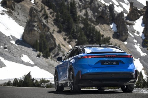 Alpine A390 debuts – tri-motor coupé-SUV with up to 470 hp; 89 kWh battery, up to 555 km range WLTP