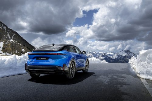 Alpine A390 debuts – tri-motor coupé-SUV with up to 470 hp; 89 kWh battery, up to 555 km range WLTP
