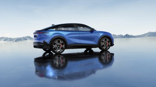 Alpine A390 debuts – tri-motor coupé-SUV with up to 470 hp; 89 kWh battery, up to 555 km range WLTP