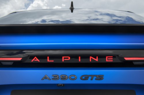 Alpine A390 debuts – tri-motor coupé-SUV with up to 470 hp; 89 kWh battery, up to 555 km range WLTP